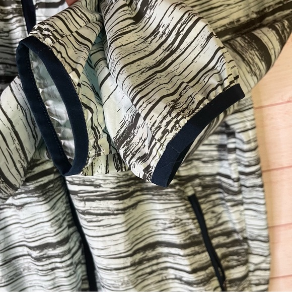 New Balance Light Weight‎ Wind & Water Resistant Full Zipper Jacket Size   XL - Picture 5 of 10